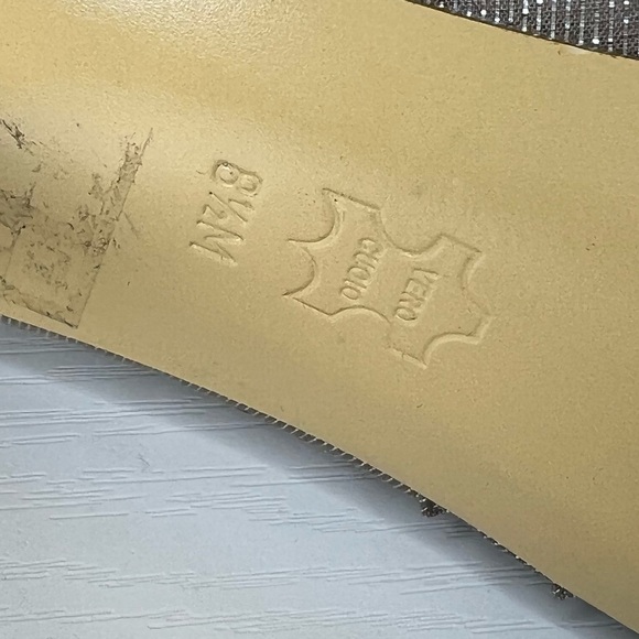 Lulu Townsend metallic gold heels. Small platform with 4.5” heels. Size 8.5. - Picture 10 of 10